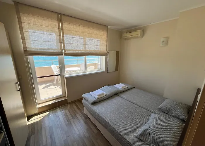 Apartment Stunning With Magnificent Sea View, B321